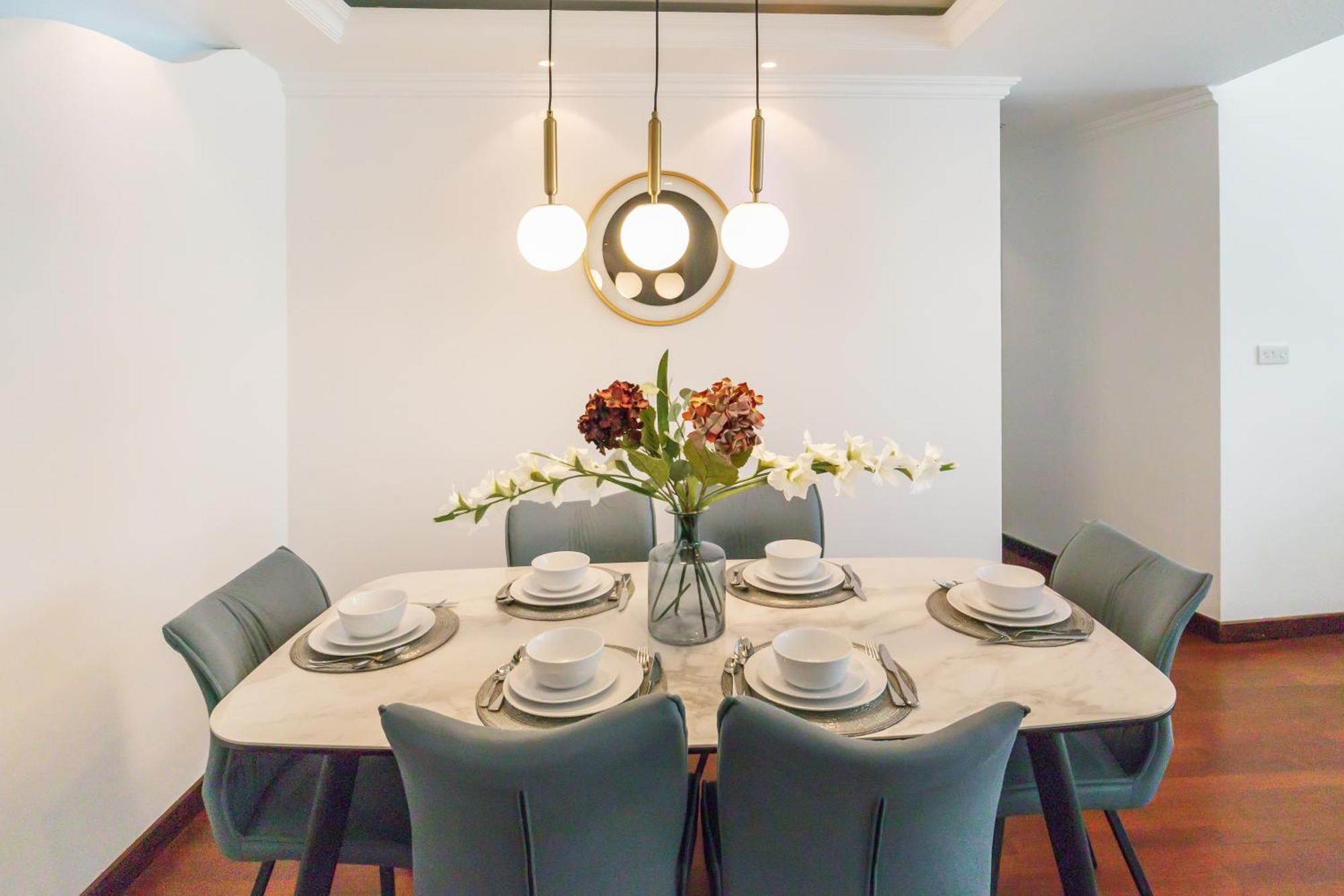 Fam Living - Stunning 2 Bedroom + Maid's In Marina Terrace Apartment *