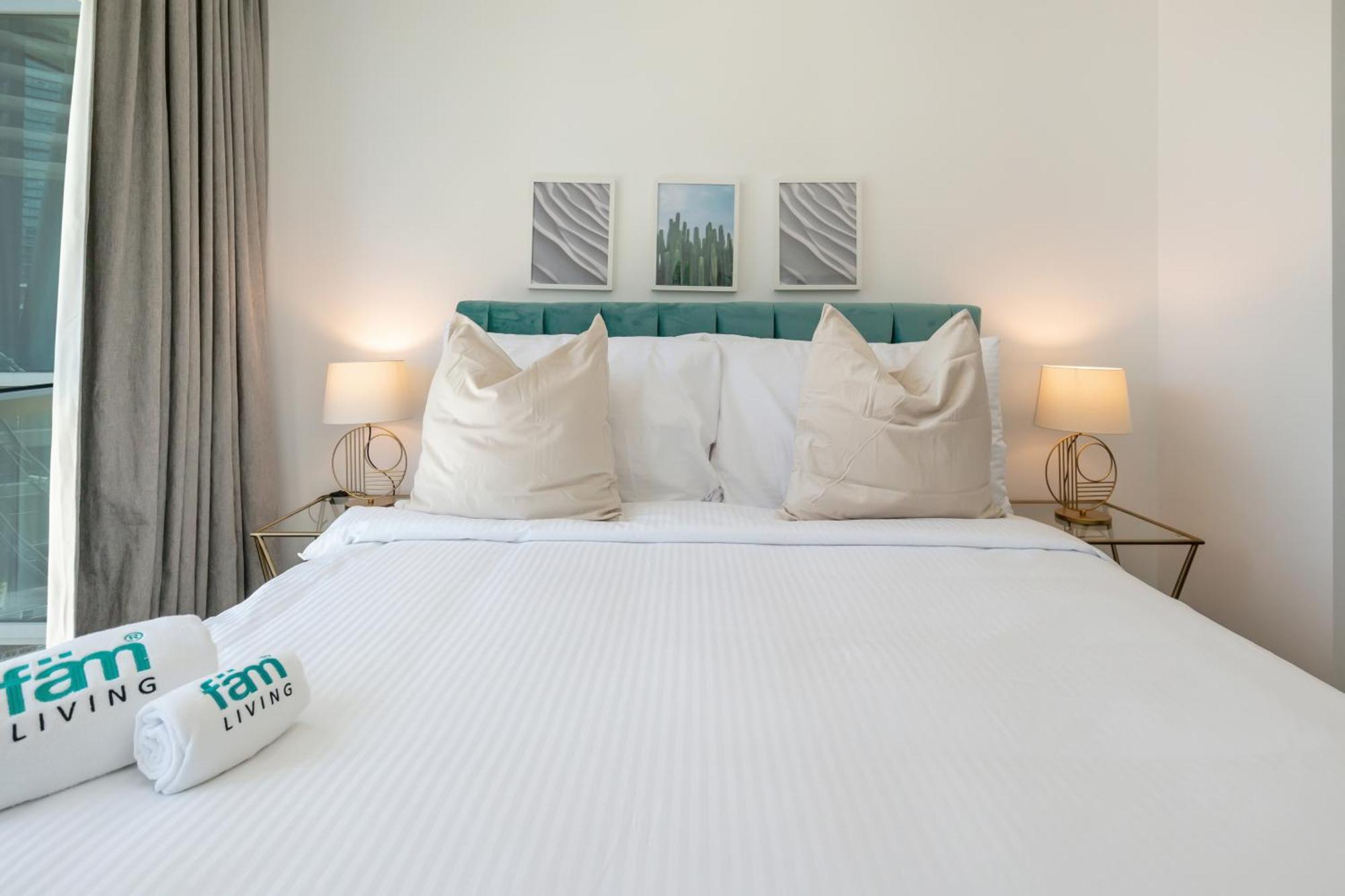 Fam Living - Stunning 2 Bedroom + Maid's In Marina Terrace Apartment *