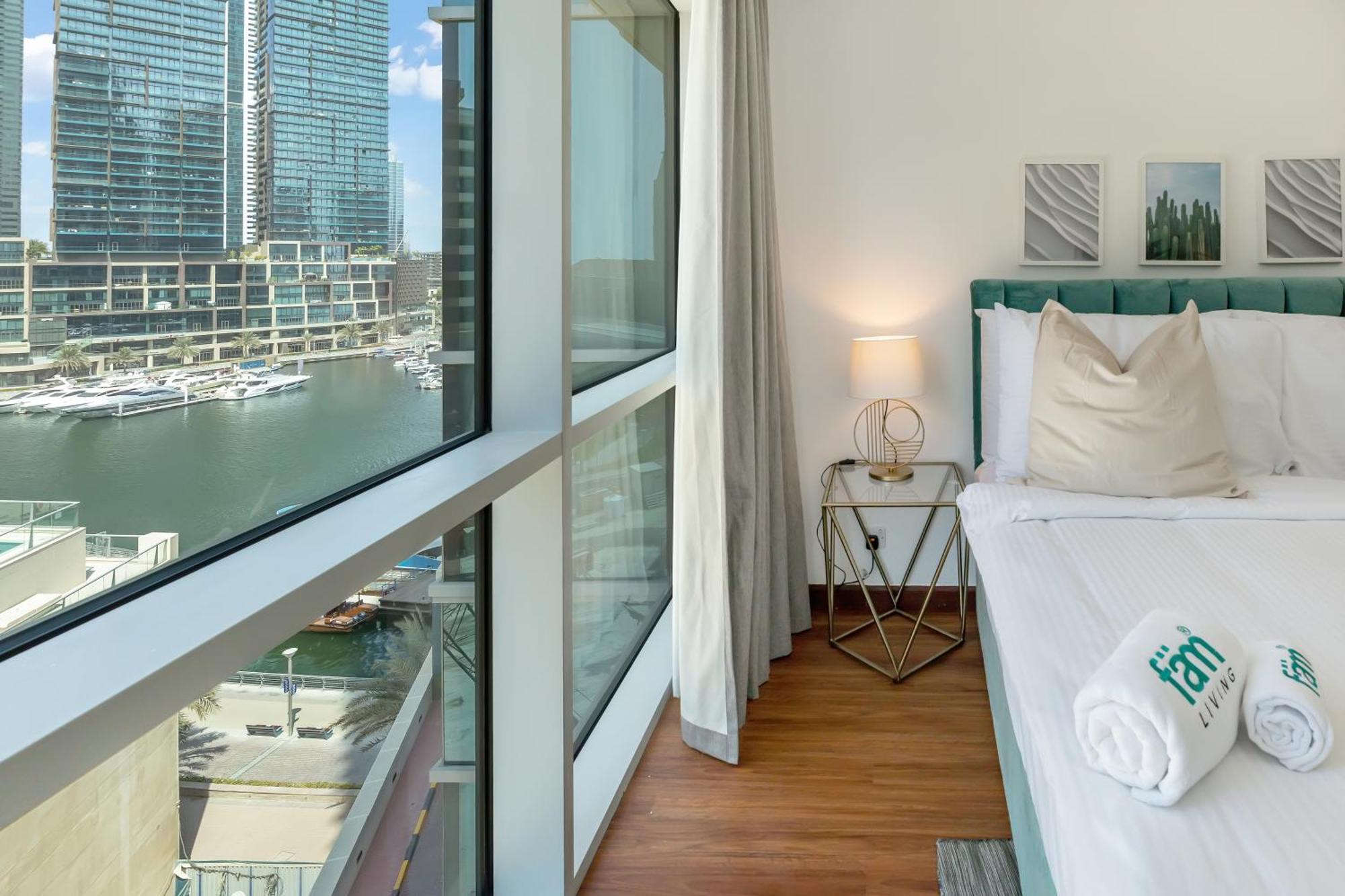 Apartment Fam Living - Stunning 2 Bedroom + Maid's In Marina Terrace