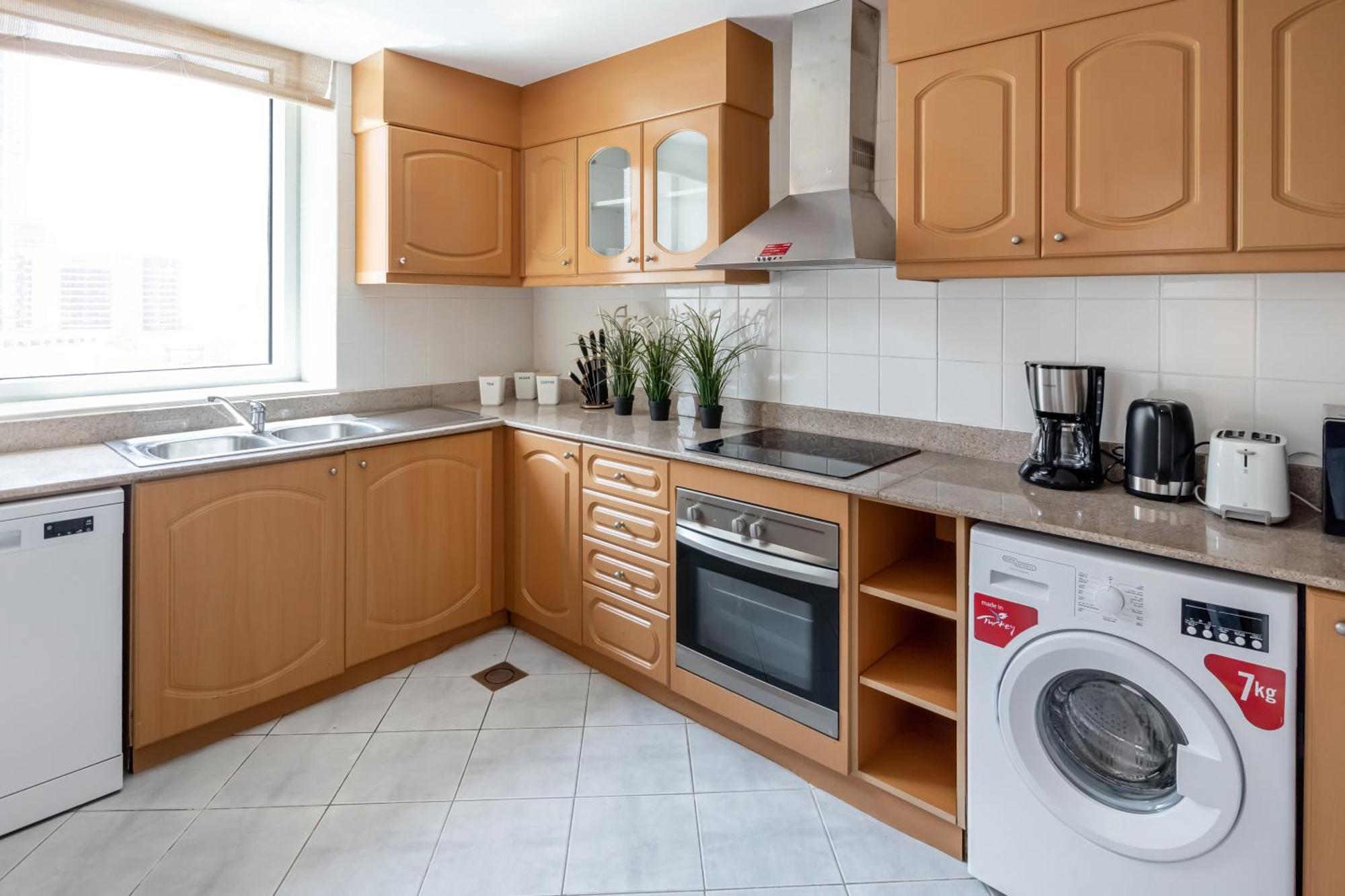 Fam Living - Stunning 2 Bedroom + Maid's In Marina Terrace Dubai