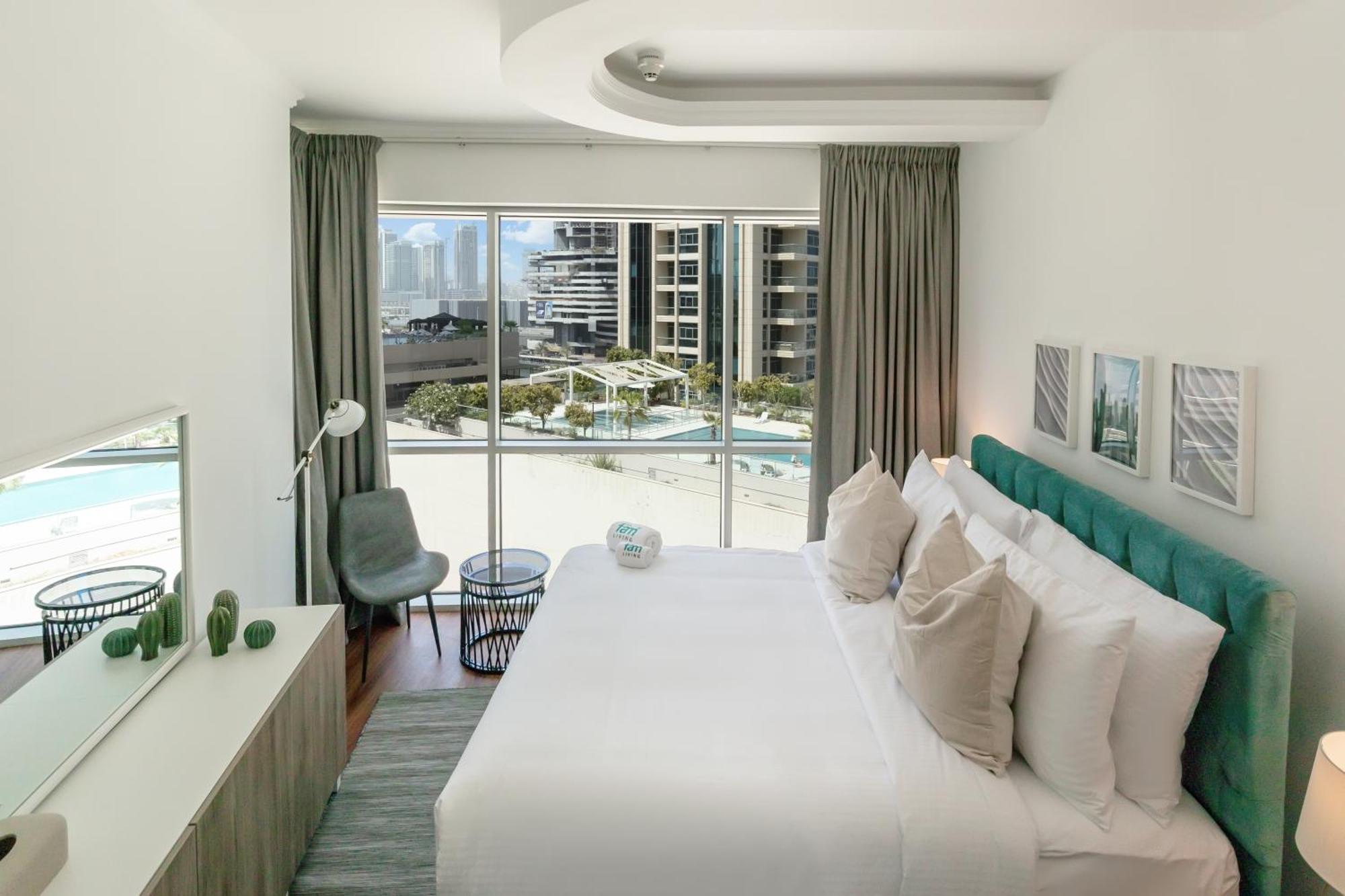 Fam Living - Stunning 2 Bedroom + Maid's In Marina Terrace Apartment