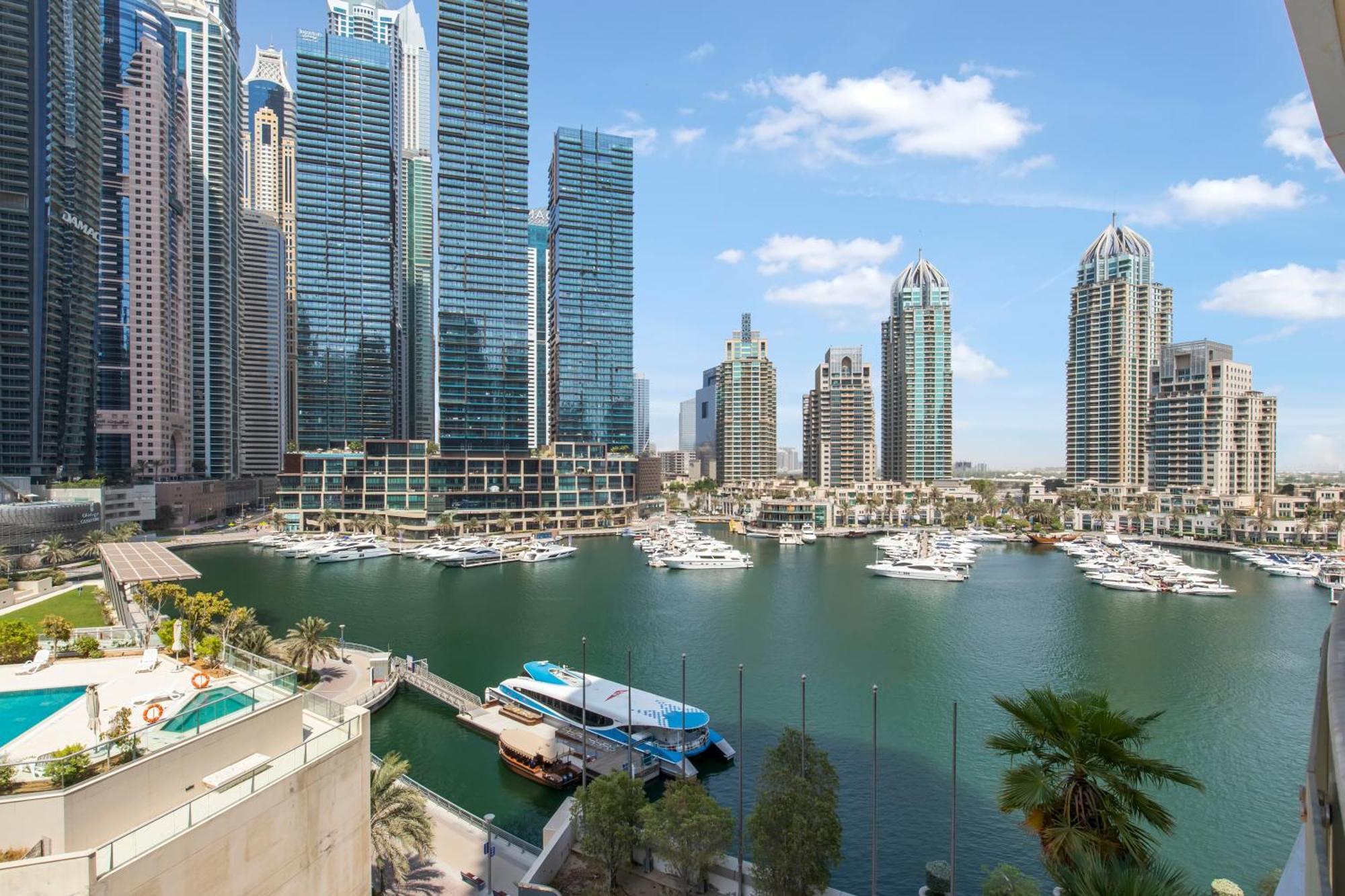 Fam Living - Stunning 2 Bedroom + Maid's In Marina Terrace Apartment *